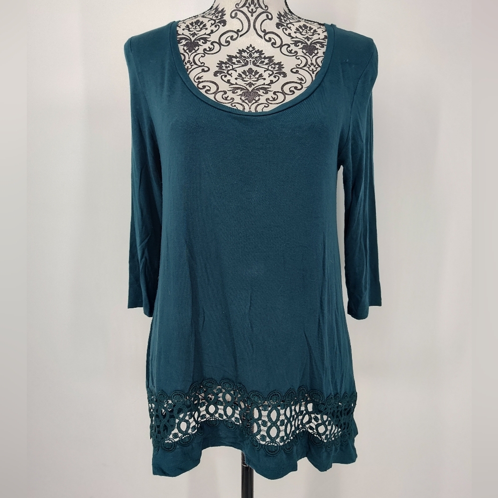 Olivia Sky Teal 3/4 Sleeve Top with Lace Hem Detail Size Women's Small